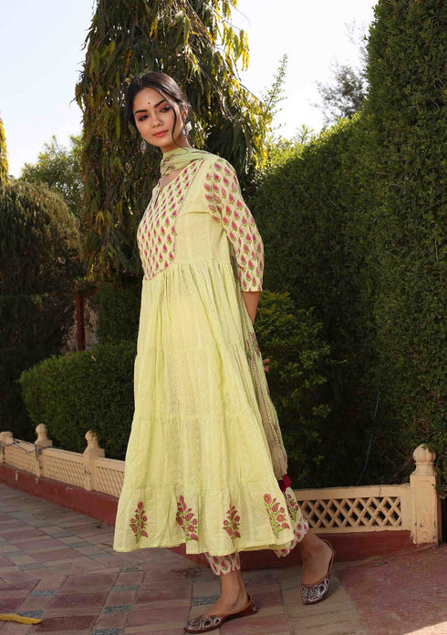 Green Dobby Tiered Kurta with Pant and Dupatta (Set of 03)