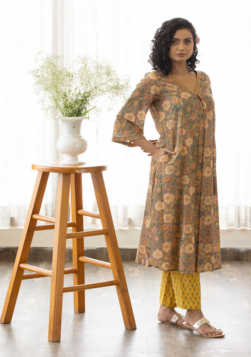 Dusty green Sanganeri print flared Kurta with pant (set of 2)