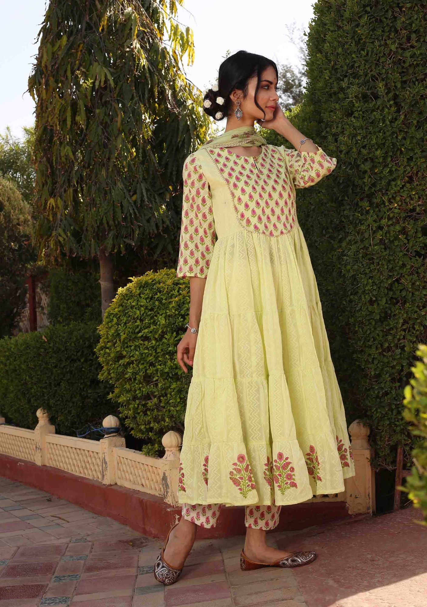 Green Dobby Tiered Kurta with Pant and Dupatta (Set of 03)