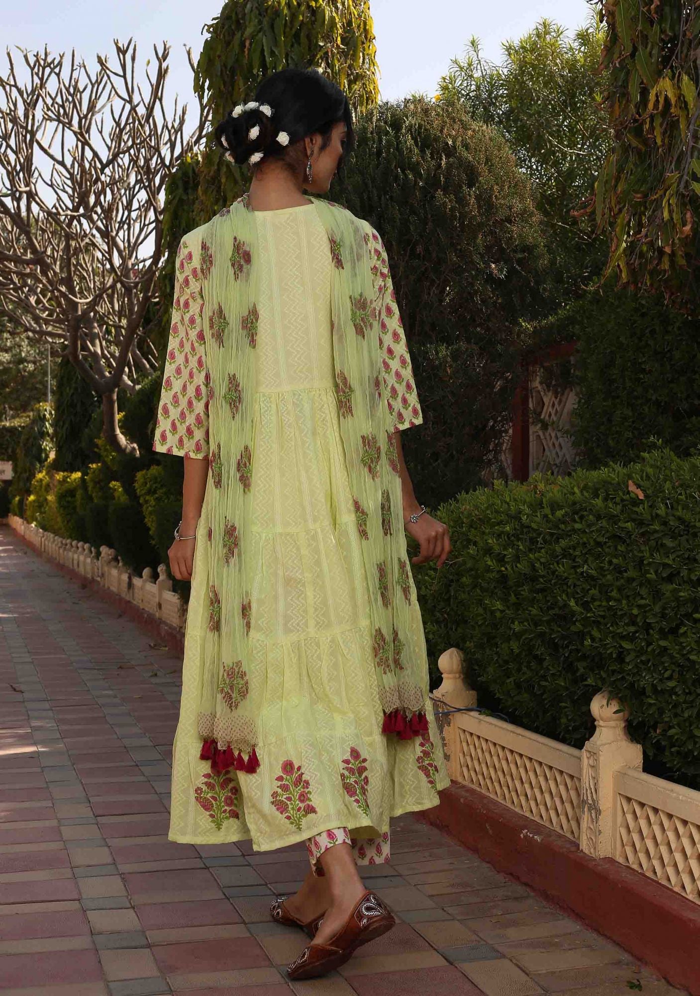 Green Dobby Tiered Kurta with Pant and Dupatta (Set of 03)