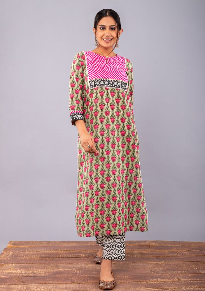 Tulip print Straight kurta with Block Printed Pant. (set of 2)