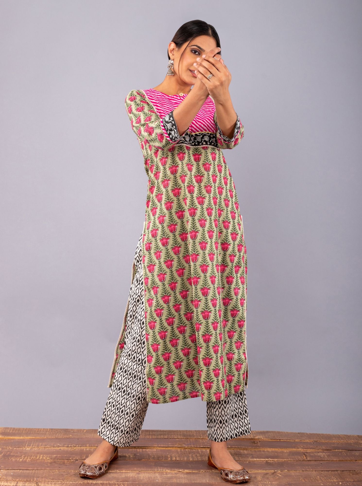 Tulip print Straight kurta with Block Printed Pant. (set of 2)