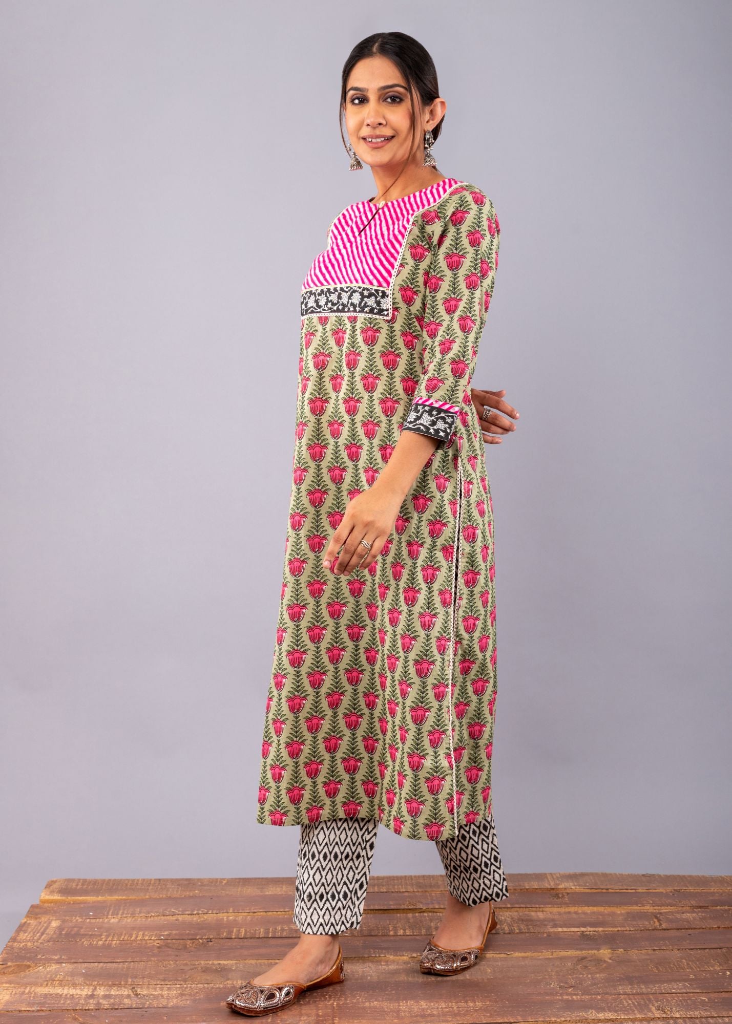Tulip print Straight kurta with Block Printed Pant. (set of 2)
