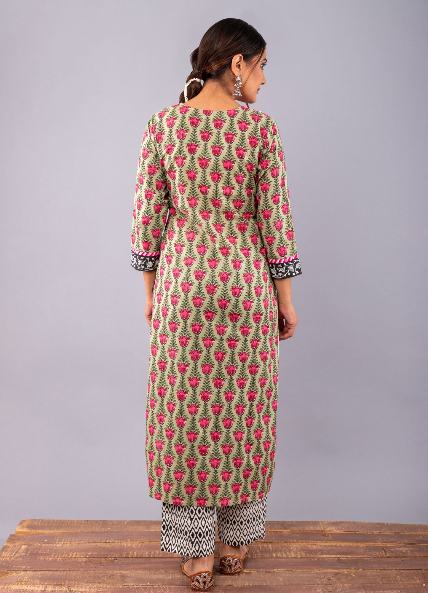 Tulip print Straight kurta with Block Printed Pant. (set of 2)